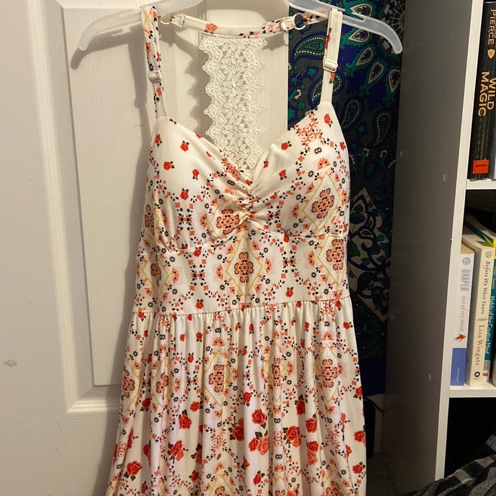 White patterned dress size 11-13